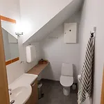 Tunnelmallinen Ski-in,out-huvila Kittilä
