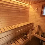 Tunnelmallinen Ski-in,out-huvila *